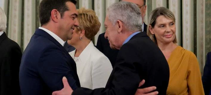 Αδιάφορες οι αγορές στον ανασχηματισμό – Ψηλά τα επιτόκια